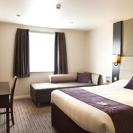 Premier Inn Chester Central - North מראה חיצוני תמונה