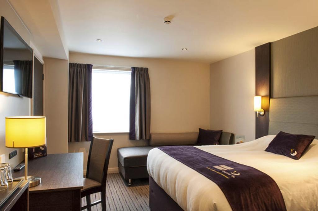 Premier Inn Chester Central - North מראה חיצוני תמונה