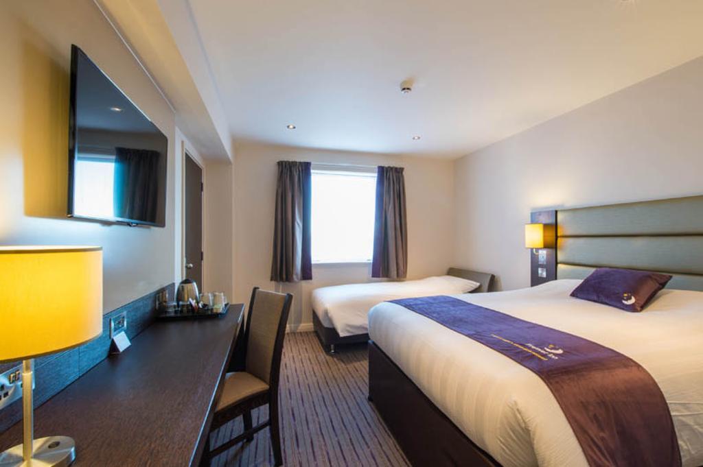 Premier Inn Chester Central - North מראה חיצוני תמונה