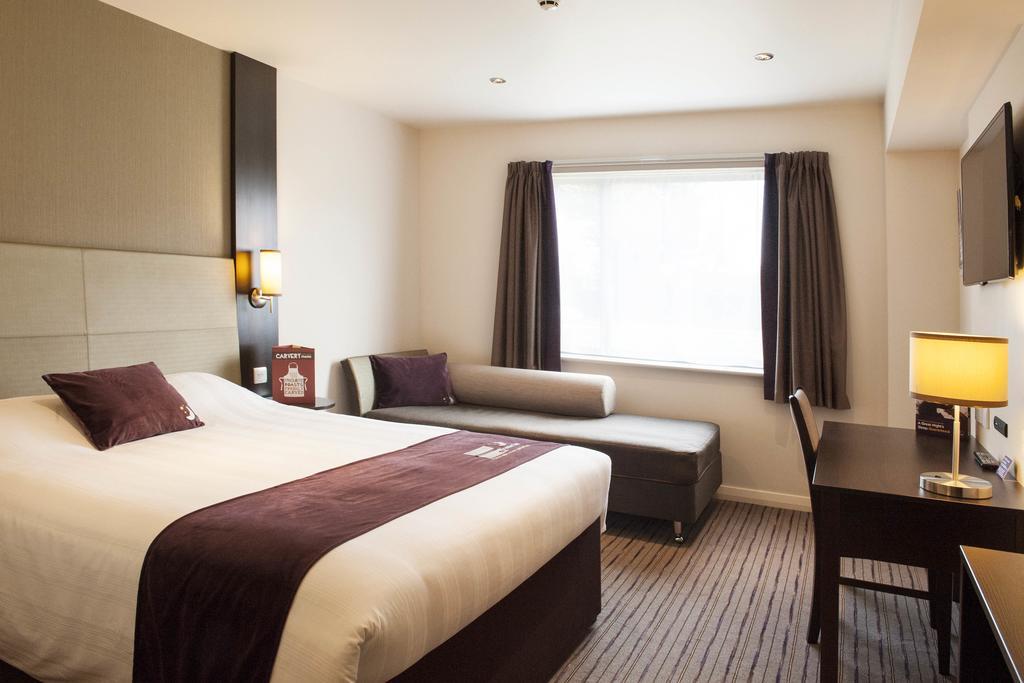 Premier Inn Chester Central - North מראה חיצוני תמונה