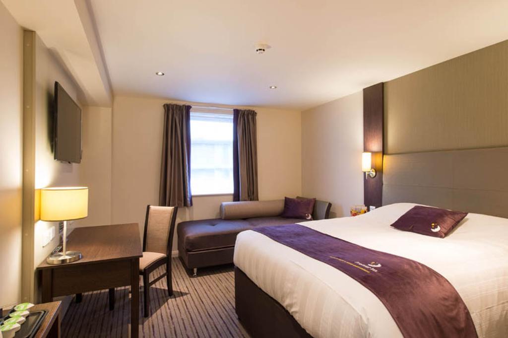 Premier Inn Chester Central - North מראה חיצוני תמונה