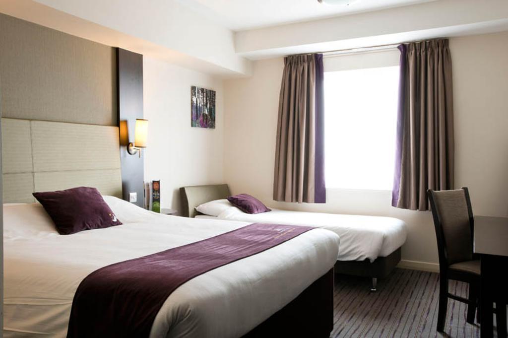Premier Inn Chester Central - North מראה חיצוני תמונה