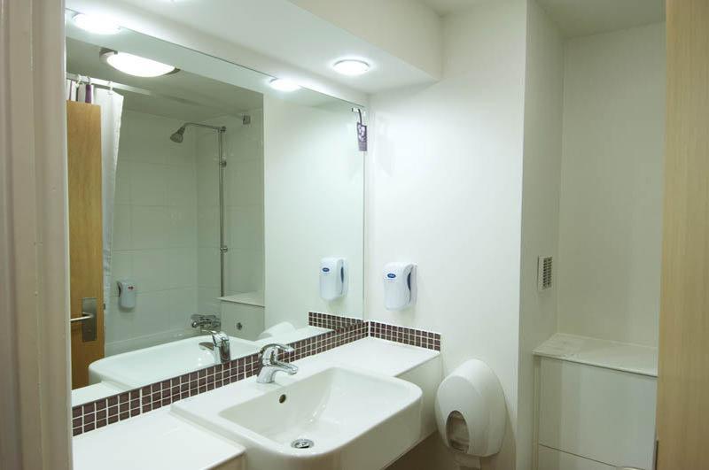 Premier Inn Chester Central - North מראה חיצוני תמונה