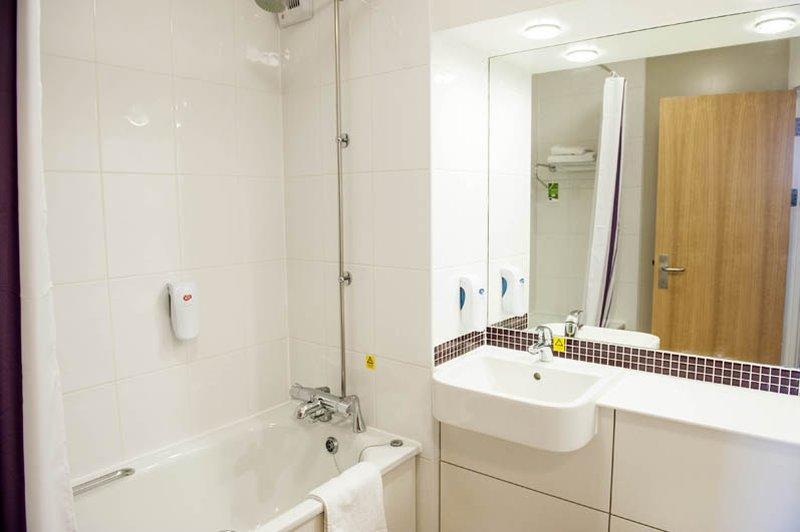 Premier Inn Chester Central - North מראה חיצוני תמונה