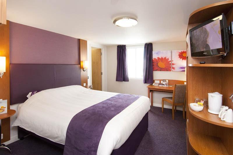 Premier Inn Chester Central - North מראה חיצוני תמונה